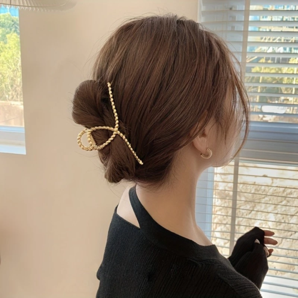 Garra de Metal Torcida Feminina Simples e Elegante para Cabelo